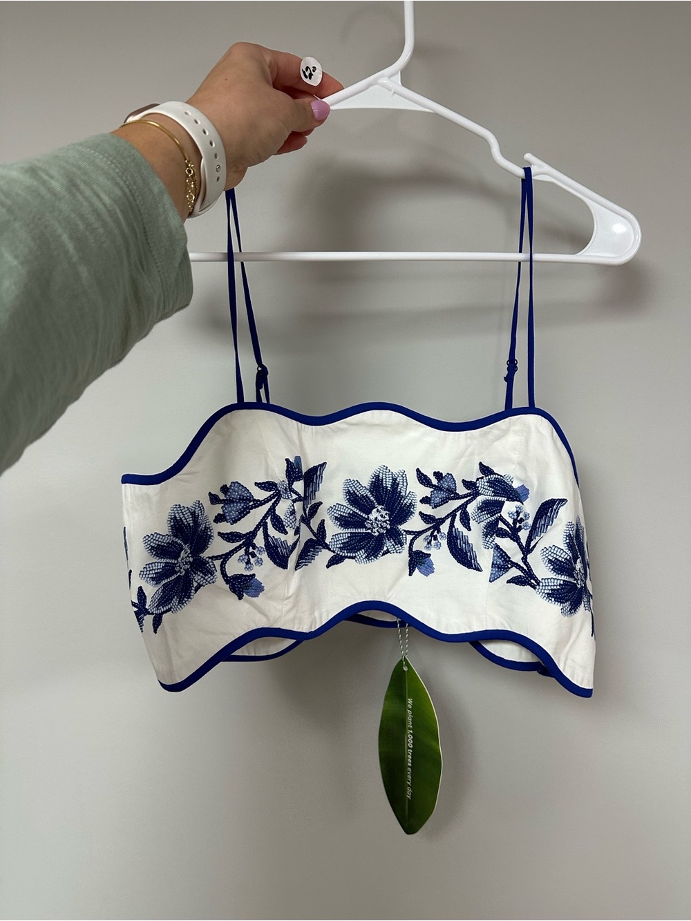 NWT FARM Rio White Crop Top with Blue Floral Scalloped ‘Summer Fruit’ print - Picture 3 of 5